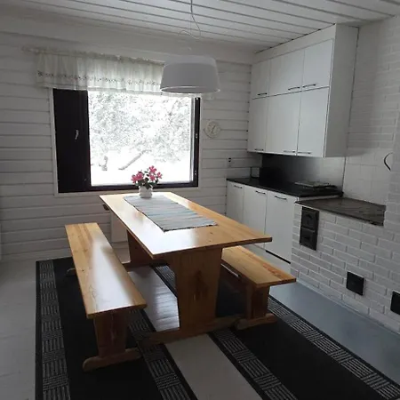 Vanha Maatila Maaseudun Rauhassa Saeyneisessae Daire Saunalahti